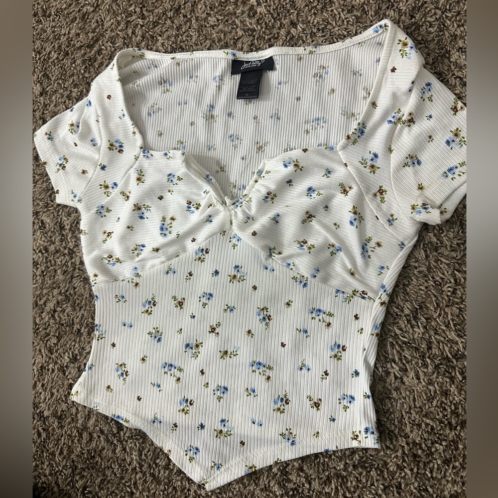 White crop top flower shirt